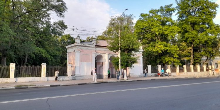 Объявлен новый тендер на благоустройство Нижнего городского сада на 66 миллионов рублей