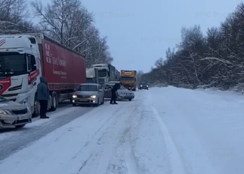 На трассе М-5 «Урал» — затор из машин