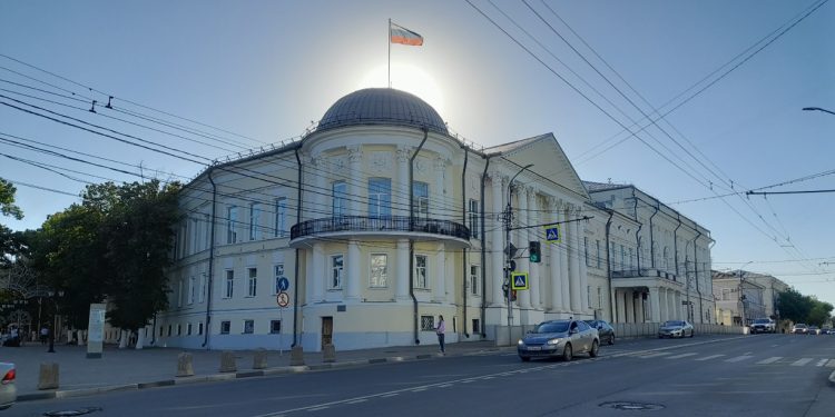 Рязанская облдума поддержала законопроект о запрете продажи спиртного лицам младше 21 года