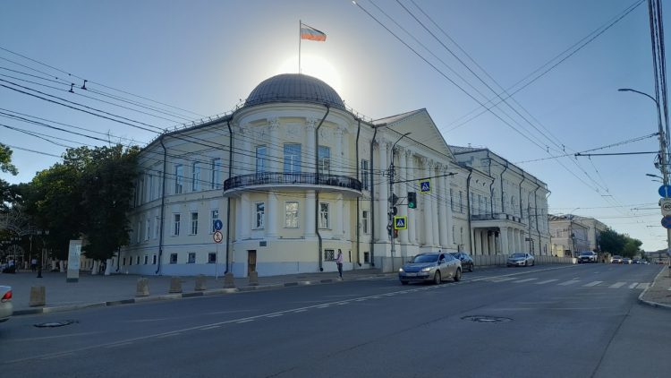 Рязанская облдума поддержала законопроект о запрете продажи спиртного лицам младше 21 года