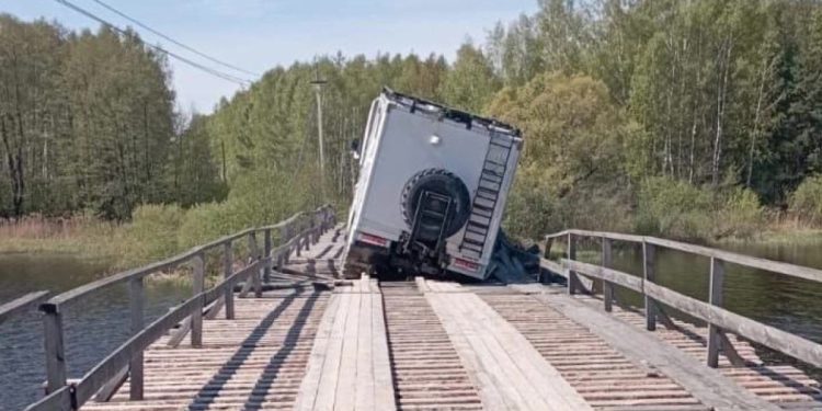 Мост через реку Пра в Клепиковском районе восстановлен после инцидента с большегрузом Мост через реку Пра в Клепиковском районе восстановлен после инцидента с большегрузом
