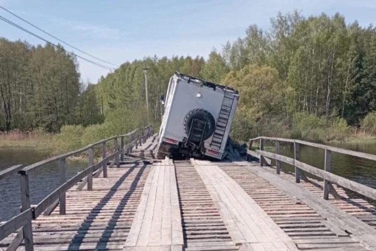 Мост через реку Пра в Клепиковском районе восстановлен после инцидента с большегрузом