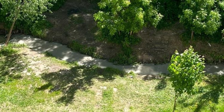 Ручей Быстрец в Рязани из красного перекрасился в белый цвет