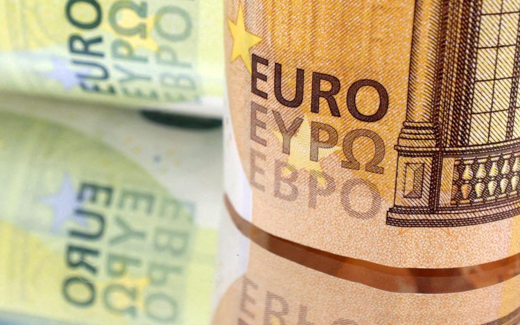 Курс евро на российской бирже снижается