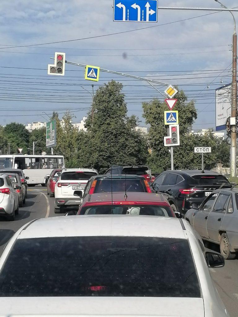 Рязанские водители пожаловались на неудобства из-за изменений правил проезда на улице Циолковского