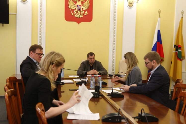 Артемов: дом на улице Весенней активно подключают к постоянной схеме электроснабжения