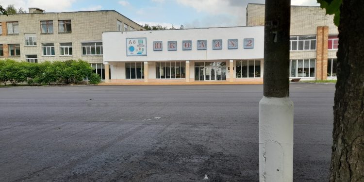 В рязанском Новомичуринске около школы №2 положили новый асфальт