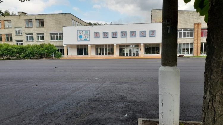 В рязанском Новомичуринске около школы №2 положили новый асфальт