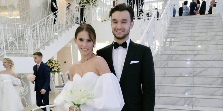 Участник шоу «Танцы на ТНТ» Максим Павлов связал себя узами брака в Рязани