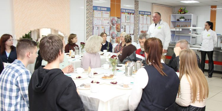 В рязанской школе №39 родители учеников продегустировали блюда из нового меню