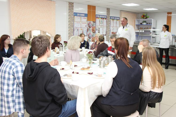 В рязанской школе №39 родители учеников продегустировали блюда из нового меню