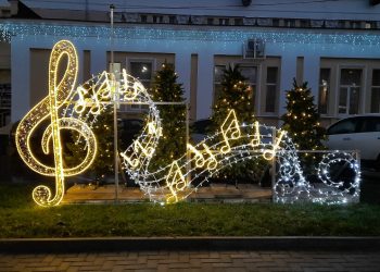 Около рязанской филармонии установили новогодний арт-объект