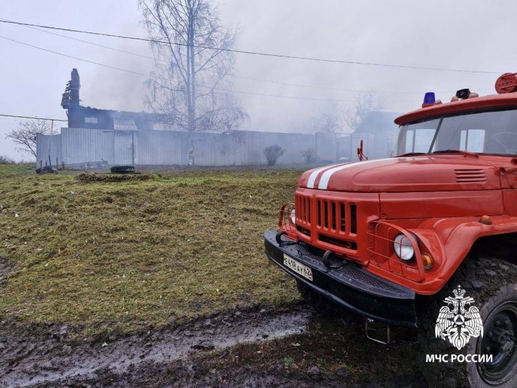 В Захаровском районе сгорел жилой дом