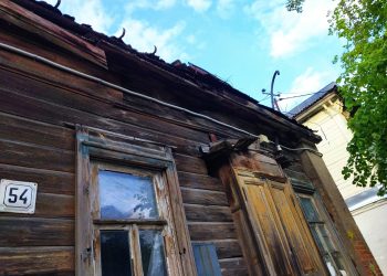 На улице Салтыкова-Щедрина разрушается исторический дом