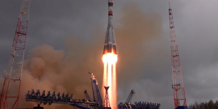 На МКС отправились репчатый лук и апельсины