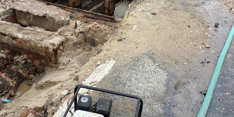 Мэр Рязани Артемов рассказал Малкову о ходе ремонта теплотрассы на Первомайском проспекте