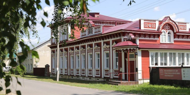 Рязанский губернатор Малков посетил Дом с характером в Елатьме