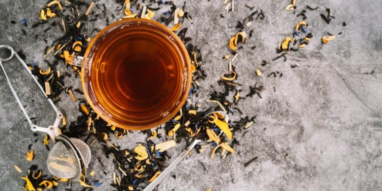 Врач Тяжельников: черным чаем не следует злоупотреблять беременным женщинам и гипертоникам