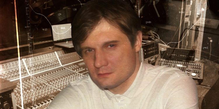Музыкант Алексей Фомин рассказал о том, что молодёжь скептически относится к известным персонам
