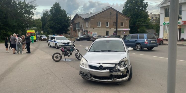 В ДТП на улице Связи пострадал 14-летний подросток на питбайке