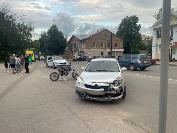 В ДТП на улице Связи пострадал 14-летний подросток на питбайке