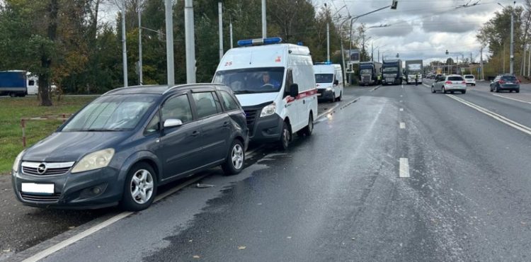При столкновении грузовика и легковушки в Рязани пострадали три человека