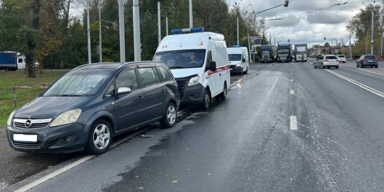 При столкновении грузовика и легковушки в Рязани пострадали три человека При столкновении грузовика и легковушки в Рязани пострадали три человека