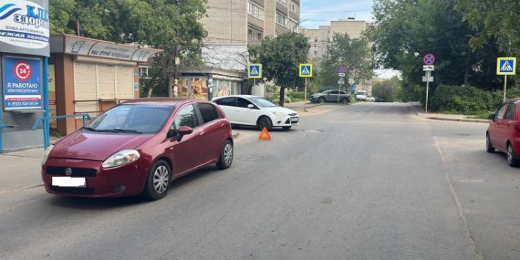 На улице Пугачева под колеса автомобиля угодил 14-летний велосипедист На улице Пугачева под колеса автомобиля угодил 14-летний велосипедист