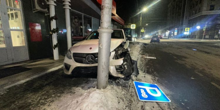 В ДТП на улице Введенской пострадала 61-летняя женщина-водитель на Volkswagen Polo