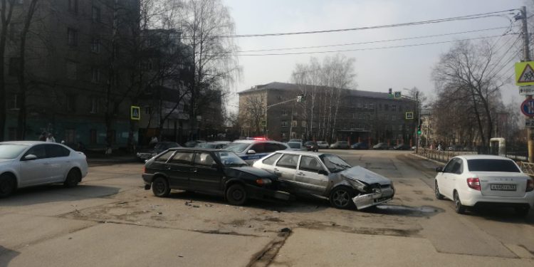 В ДТП на улице Островского пострадал 18-летний водитель