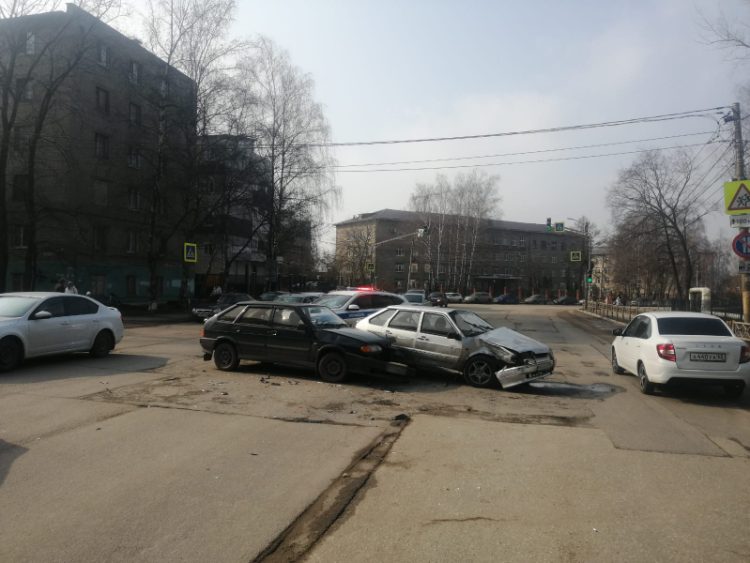 В ДТП на улице Островского пострадал 18-летний водитель