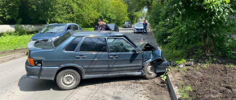 В ДТП на улице Тимуровцев пострадали два человека, в том числе 17-летний подросток