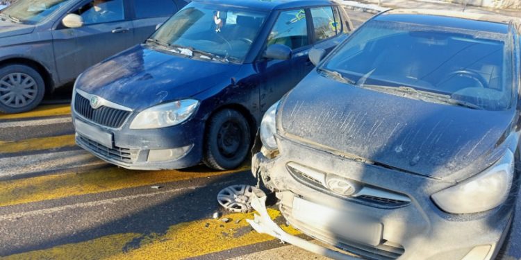 При столкновении двух легковушек на улице Полетаева пострадал 36-летний рязанец