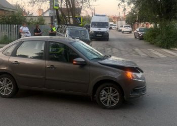 В ДТП на улице Дачной пострадала 50-летняя женщина-водитель на Lada