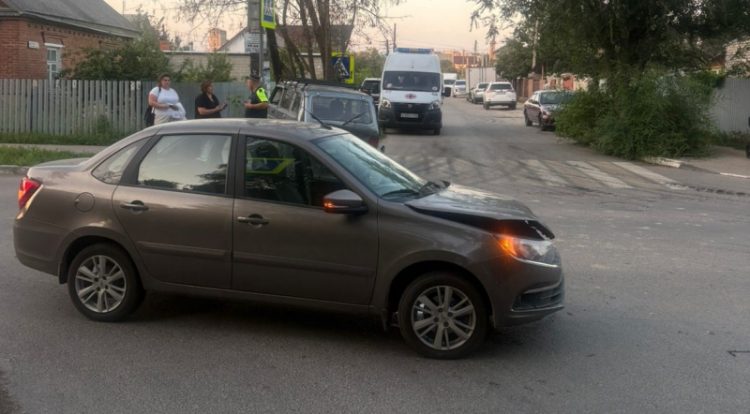 В ДТП на улице Дачной пострадала 50-летняя женщина-водитель на Lada