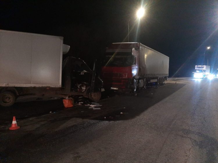 В Сети появились снимки с места смертельной аварии в Шацком районе