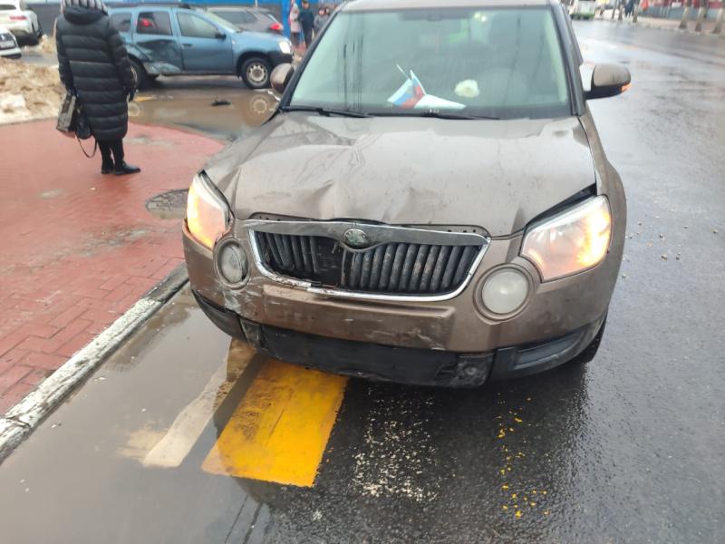 В ДТП возле рязанского ТЦ "Атрон" пострадала 33-летняя пассажирка