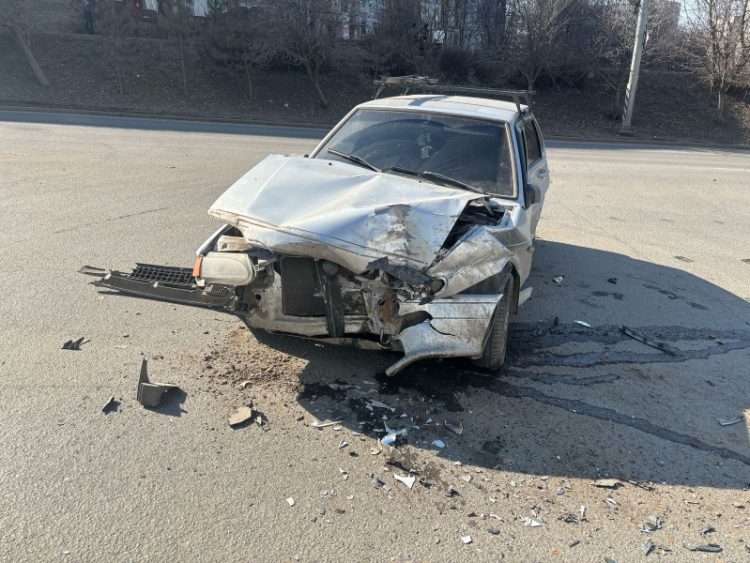 В ДТП на улице Новоселов пострадали водитель и двое детей