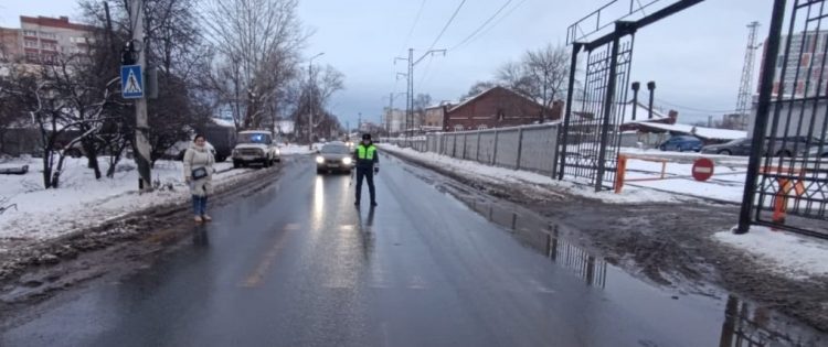 На Михайловском шоссе водитель на Mercedes-Benz сбил 12-летнего ребенка