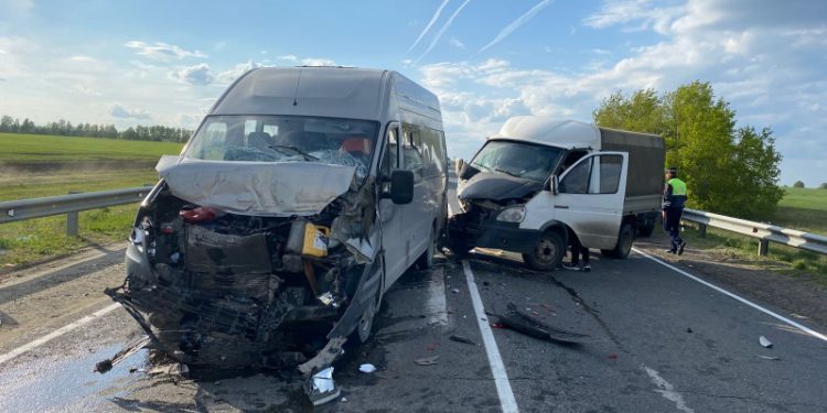В массовом ДТП в Скопинском районе пострадали два человека В массовом ДТП в Скопинском районе пострадали два человека