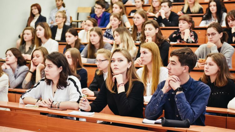 Студентам педвузов учредят допстипендии имени великих людей