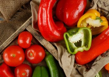 Диетолог Кабанов: болгарский перец, томат и чеснок могут навредить желудку