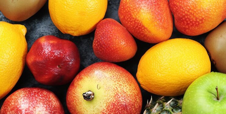 Гастроэнтеролог Ильяшенко: сырые овощи и фрукты не следует употреблять натощак