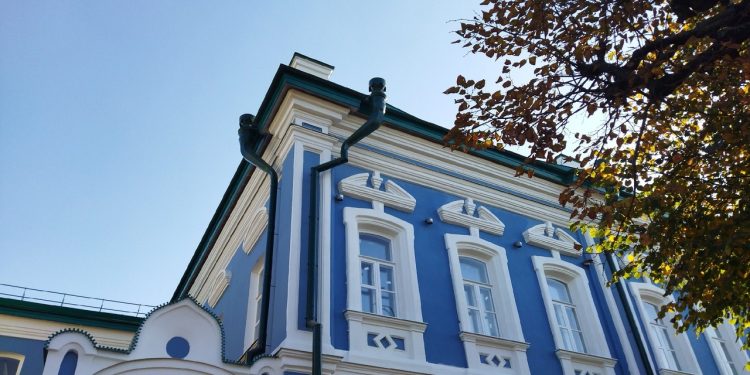 Территорию вокруг рязанской гимназии №2 освободили от строительных лесов Территорию вокруг рязанской гимназии №2 освободили от строительных лесов