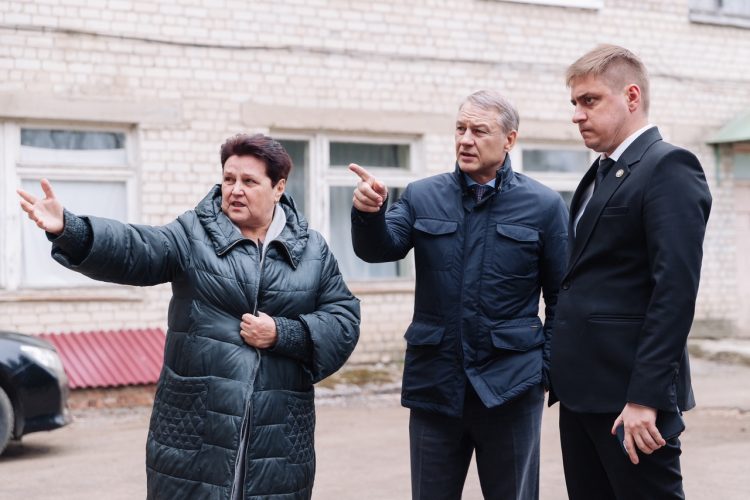 Фомин и Пшенников посетили Лесновскую больницу в Шиловском районе