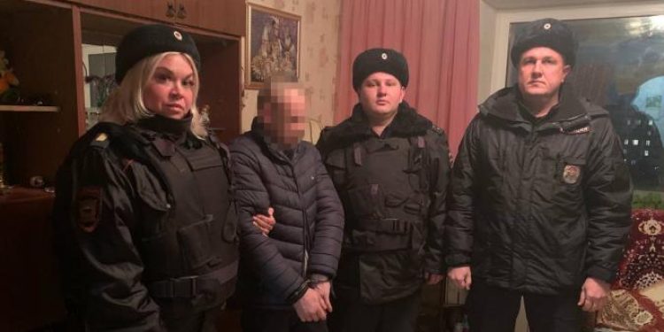 В Рязани 42-летний сын угрожал 72-летней матери расправой гвоздодером
