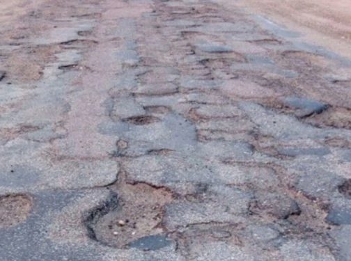 Жители Кадомского района пожаловались на разбитую дорогу, по которой пролегает школьный маршрут