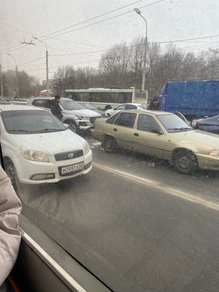 На Московском шоссе 11 декабря произошла массовая авария