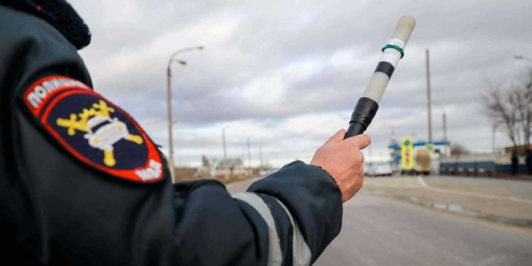 В Сараевском районе нетрезвого москвича, управлявшего мопедом, лишили водительских прав