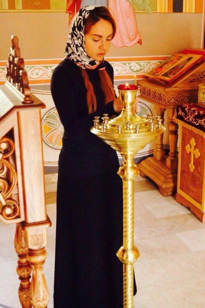 Певица МакSим посетила на Пасху монастырь в Рязанской области